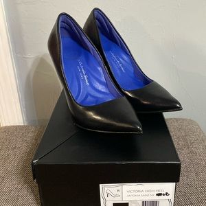 Antonia Saint Classic Black Leather High Heels, size 6B, NWT